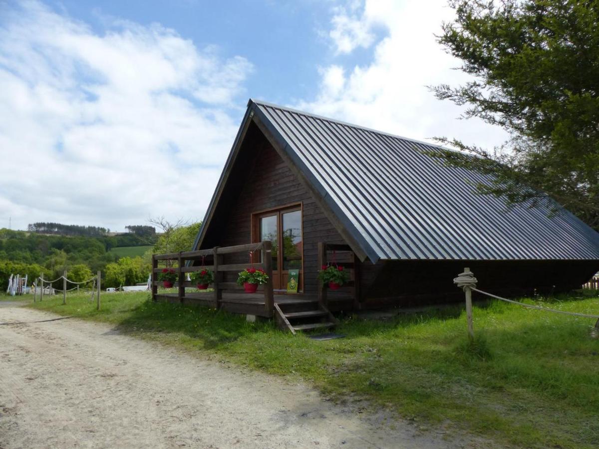 Chalet Familial Pres De Vichy, Terrasse, Animaux Acceptes - Fr-1-489-274 Le Vernet  Exterior photo